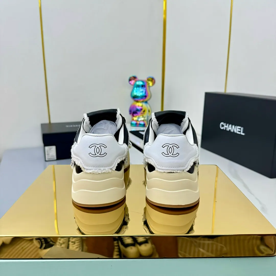 👟👟Ex-factory price 620👟👟 Chanel bread shoes ~ original calfskin panda shoes Chanel 25C latest hot style panda black and white sports shoes casual sneakers Xiaoxiang hot item classic black and white panda color coco girls must pay Fabric: original custom mixed sheepskin lining: original imported breathable mesh lining outsole: Original molded rubber + TPU combination Size: Women's 35-41 Buy now👉